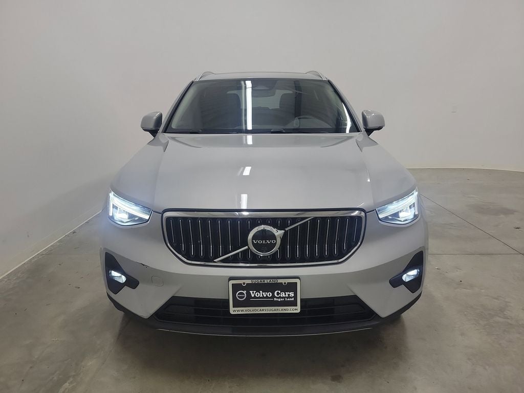 2023 Volvo XC40 B5 Plus Bright Theme