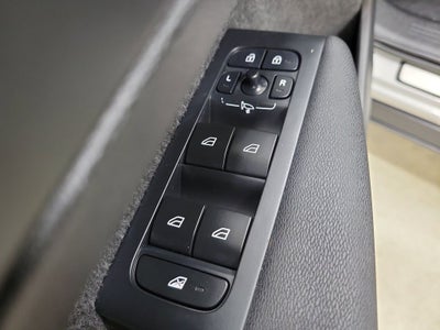 2023 Volvo XC40 B5 Plus Bright Theme