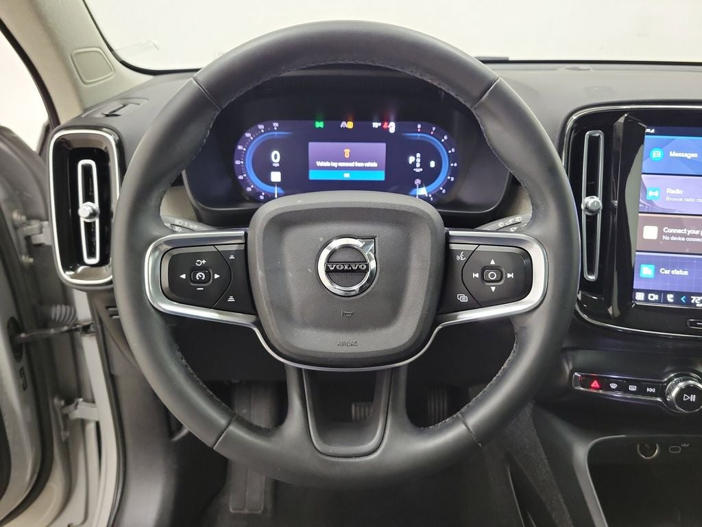 2023 Volvo XC40 B5 Plus Bright Theme
