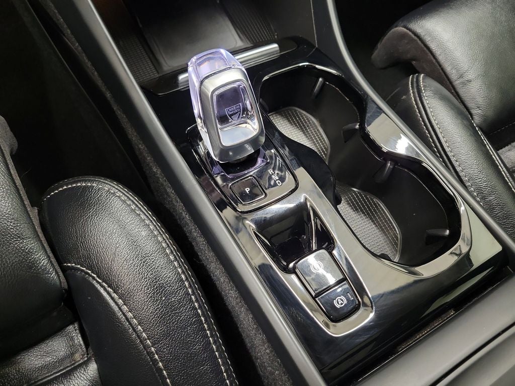 2023 Volvo XC40 B5 Plus Bright Theme