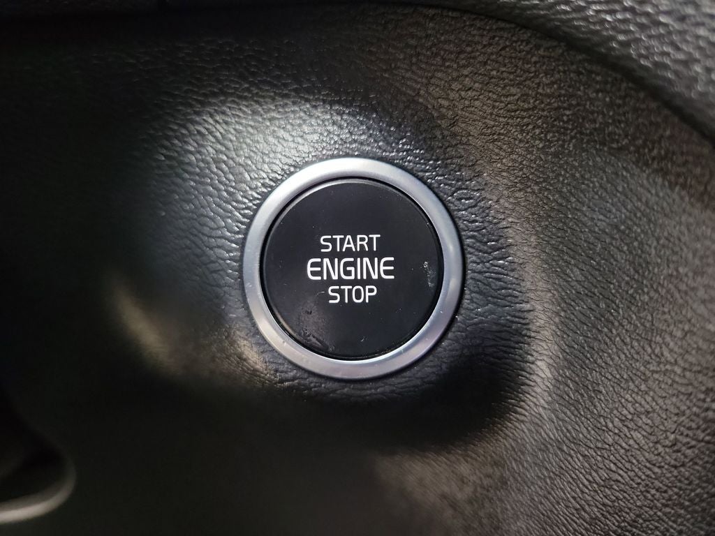 2023 Volvo XC40 B5 Plus Bright Theme