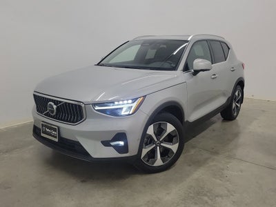 2023 Volvo XC40 B5 Plus Bright Theme