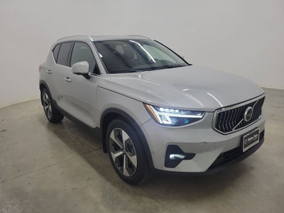 2023 Volvo XC40 B5 Plus Bright Theme