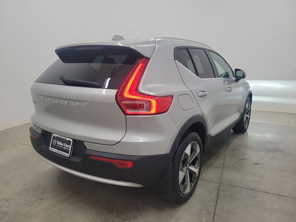 2023 Volvo XC40 B5 Plus Bright Theme
