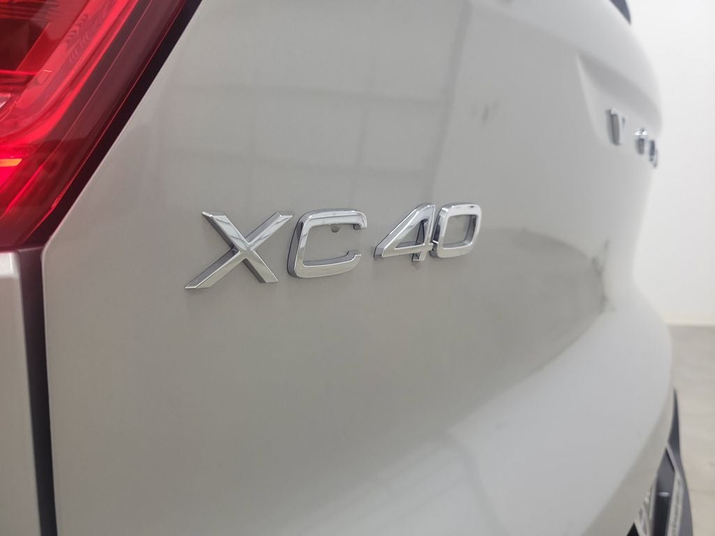 2023 Volvo XC40 B5 Plus Bright Theme