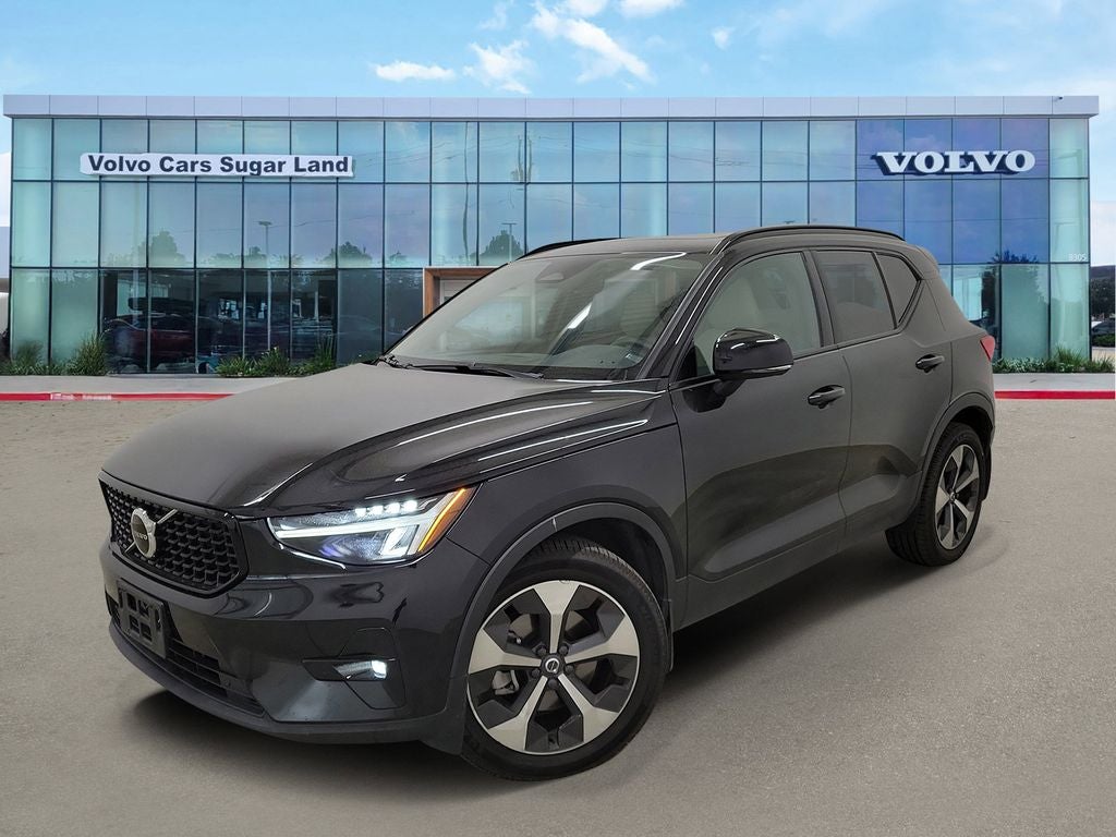 2023 Volvo XC40 B5 Plus Dark Theme