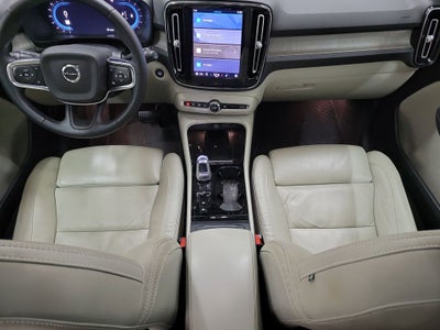 2023 Volvo XC40 B5 Plus Dark Theme