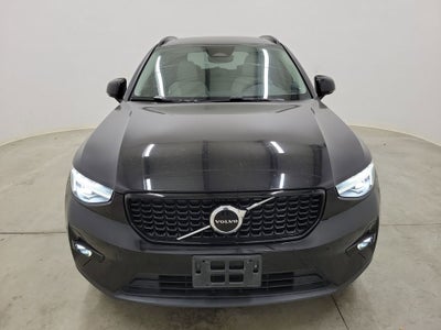 2023 Volvo XC40 B5 Plus Dark Theme
