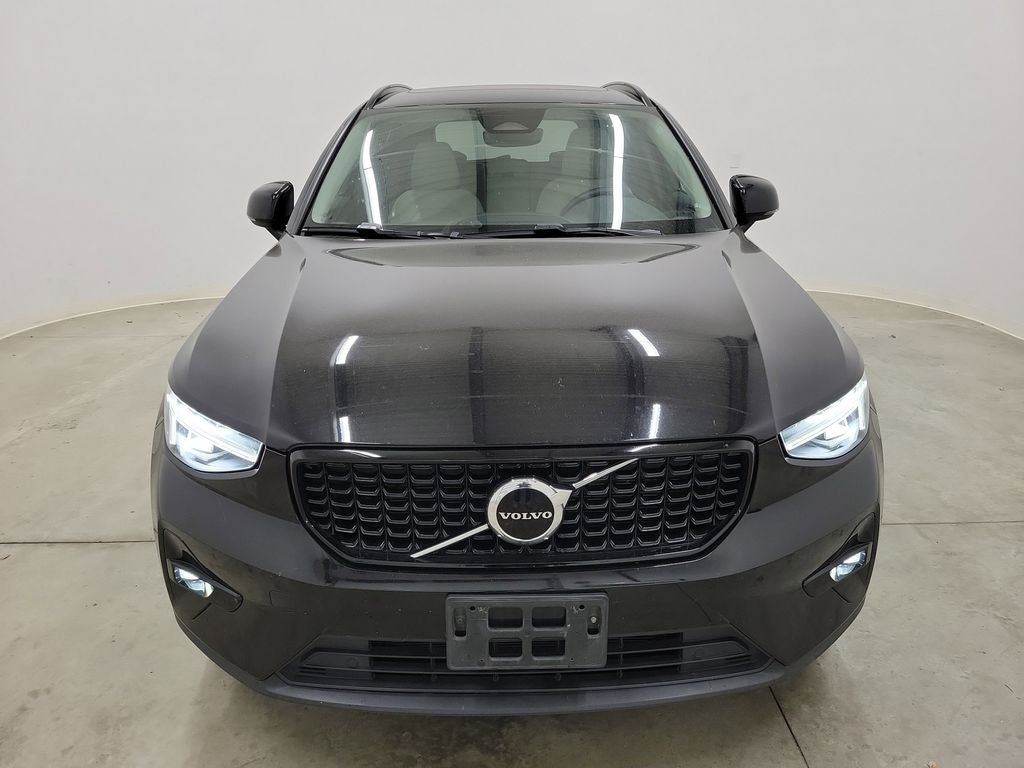 2023 Volvo XC40 B5 Plus Dark Theme