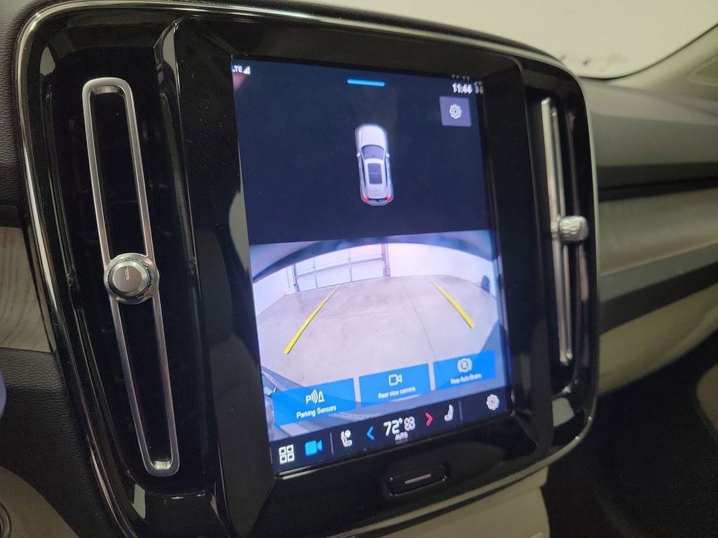 2023 Volvo XC40 B5 Plus Dark Theme