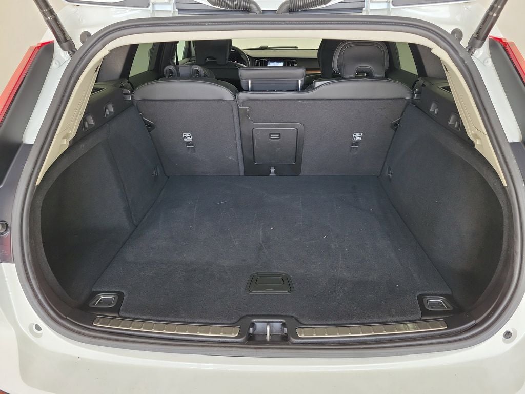 2025 Volvo V60 Cross Country B5 Plus