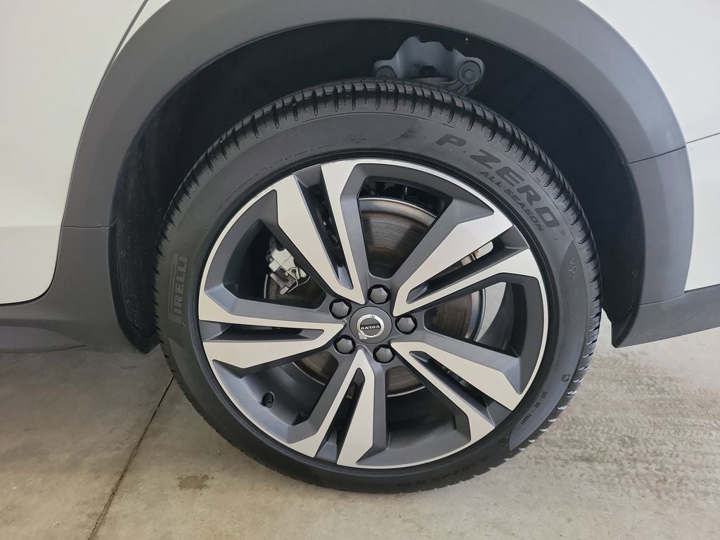 2025 Volvo V60 Cross Country B5 Plus