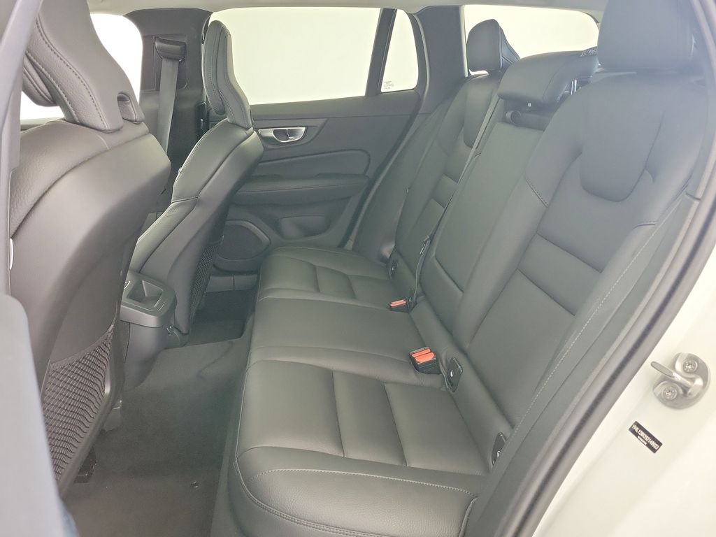 2025 Volvo V60 Cross Country B5 Plus