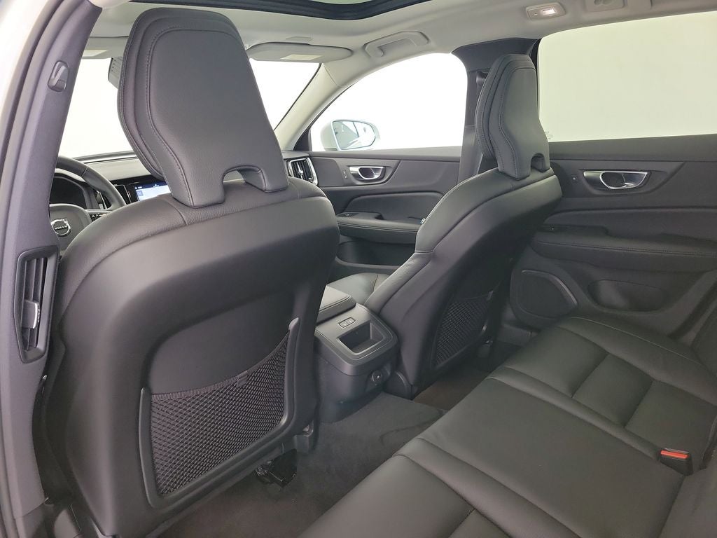 2025 Volvo V60 Cross Country B5 Plus