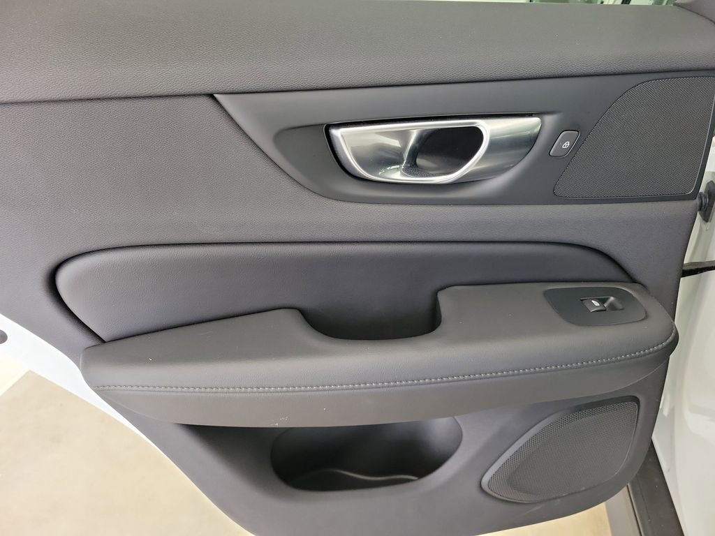 2025 Volvo V60 Cross Country B5 Plus