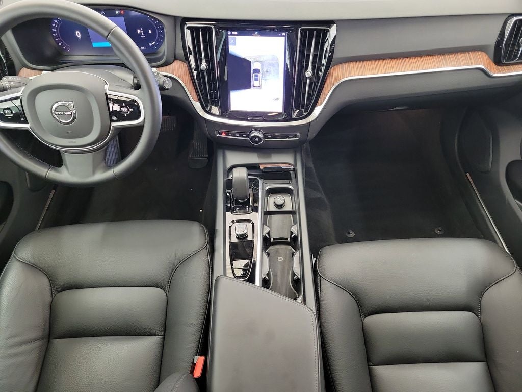 2025 Volvo V60 Cross Country B5 Plus