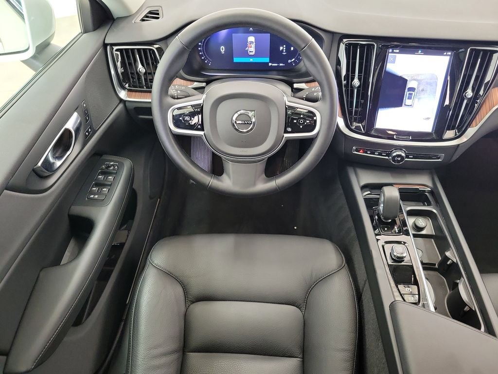 2025 Volvo V60 Cross Country B5 Plus
