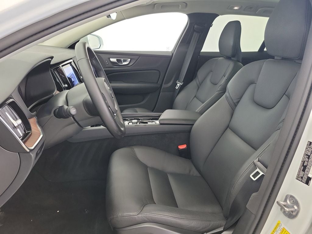 2025 Volvo V60 Cross Country B5 Plus