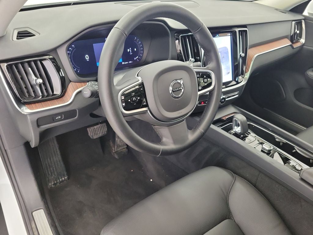 2025 Volvo V60 Cross Country B5 Plus