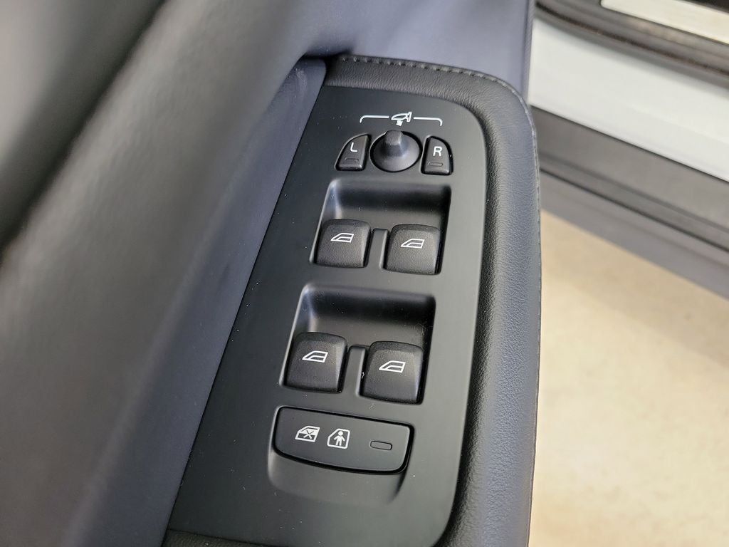2025 Volvo V60 Cross Country B5 Plus