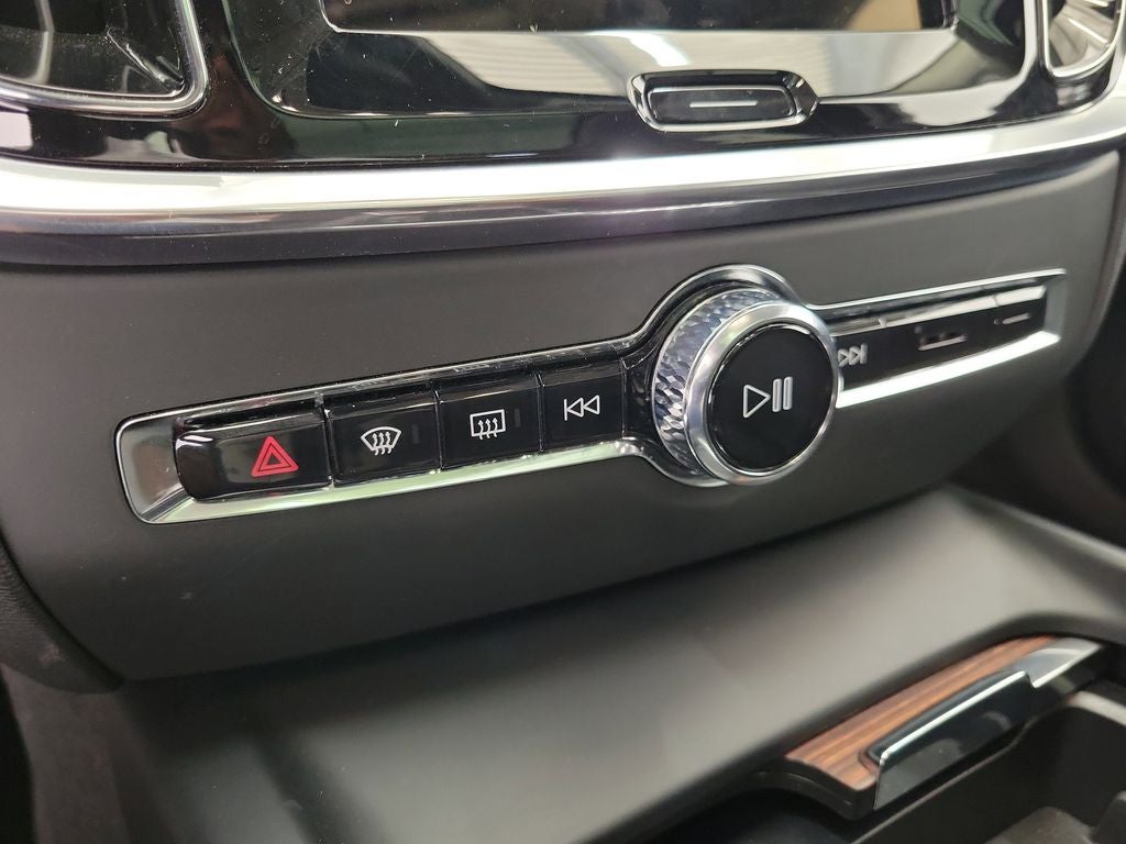 2025 Volvo V60 Cross Country B5 Plus