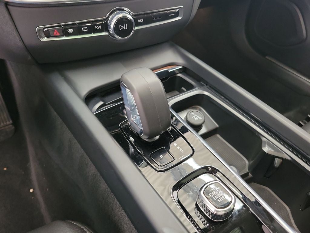 2025 Volvo V60 Cross Country B5 Plus