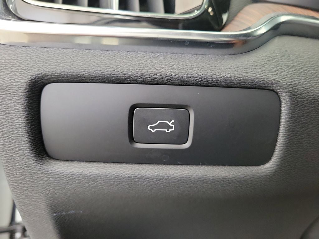 2025 Volvo V60 Cross Country B5 Plus