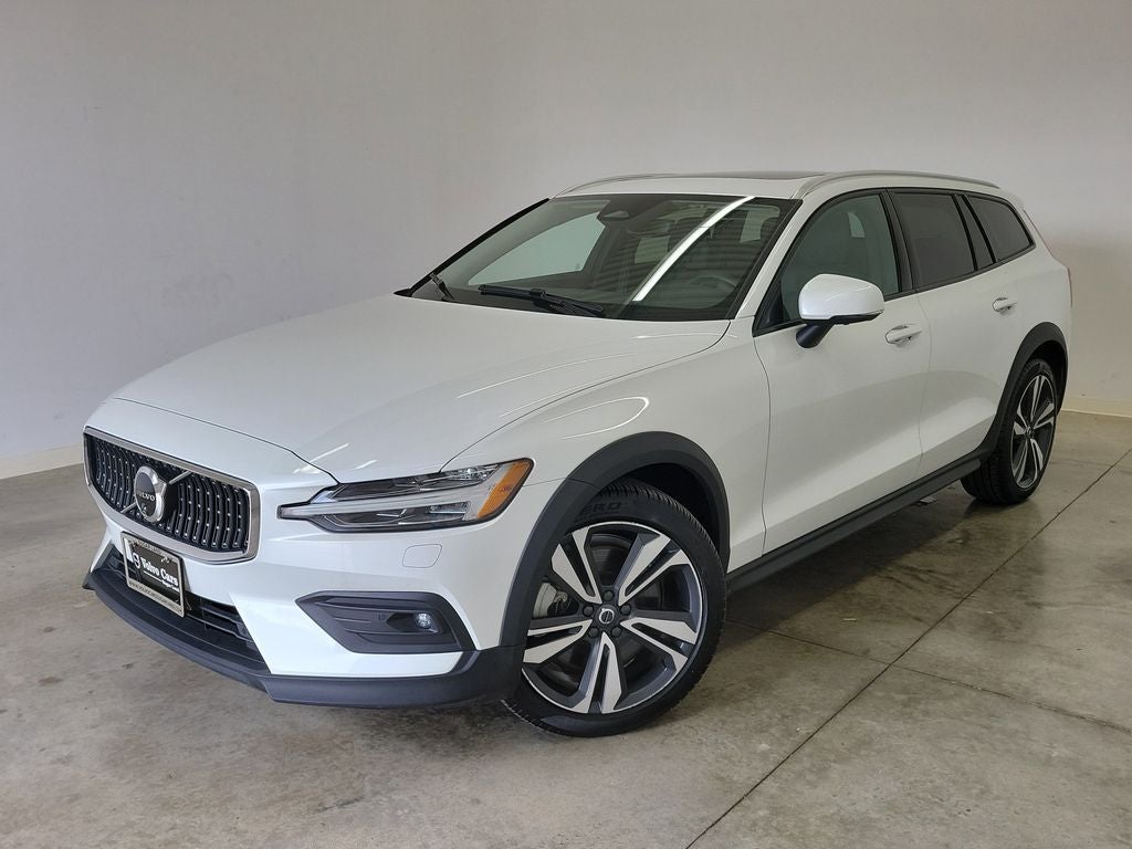 2025 Volvo V60 Cross Country B5 Plus