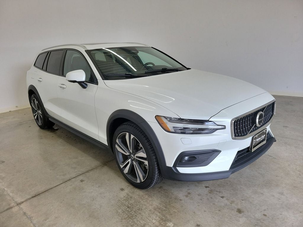 2025 Volvo V60 Cross Country B5 Plus