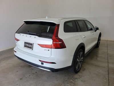 2025 Volvo V60 Cross Country B5 Plus