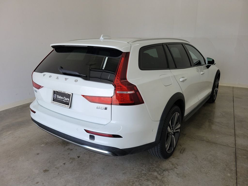 2025 Volvo V60 Cross Country B5 Plus