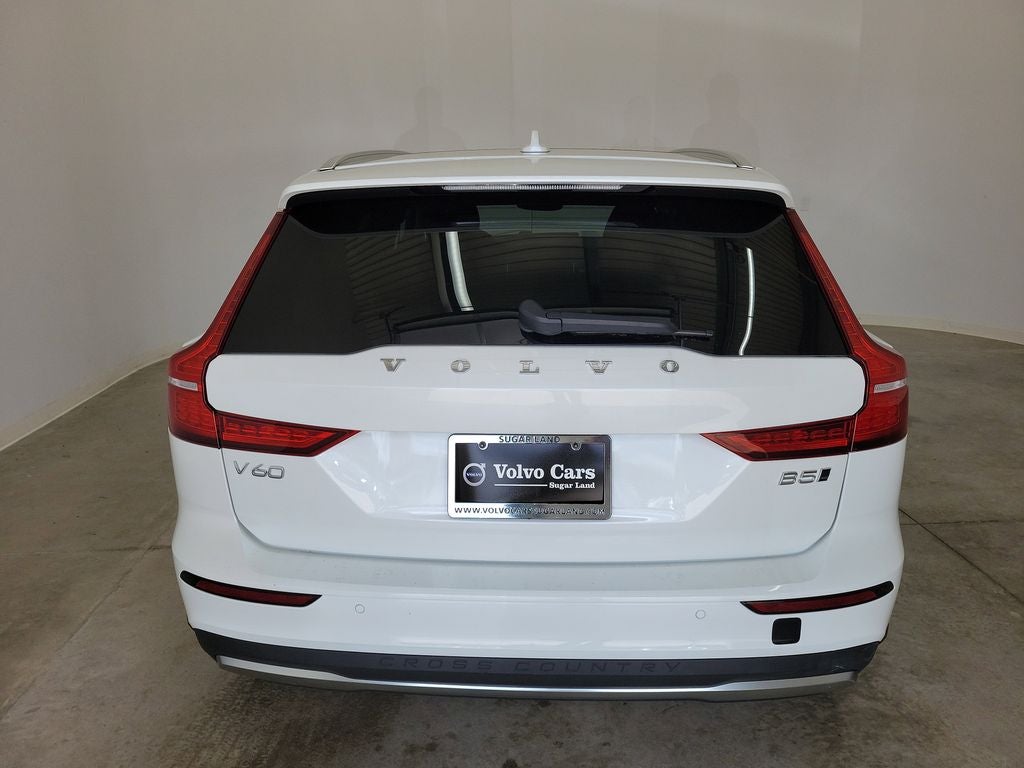 2025 Volvo V60 Cross Country B5 Plus