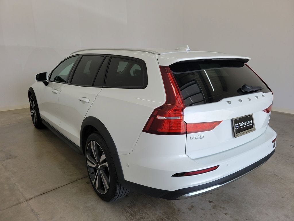 2025 Volvo V60 Cross Country B5 Plus