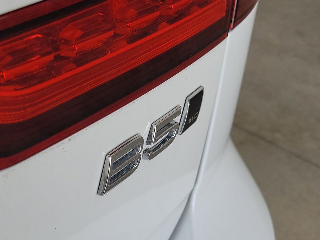 2025 Volvo V60 Cross Country B5 Plus
