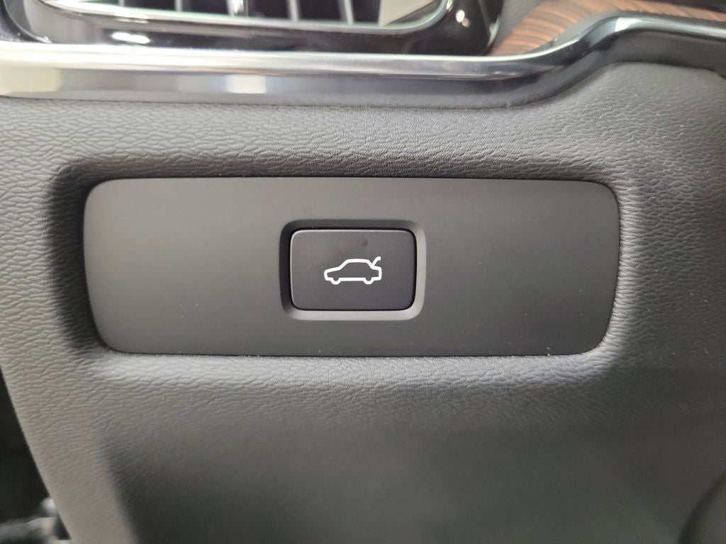 2026 Volvo V60 Cross Country B5 Plus