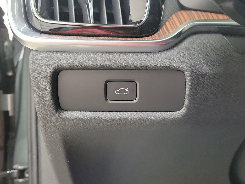 2026 Volvo V60 Cross Country B5 Ultra