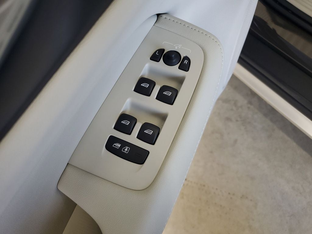 2025 Volvo V60 Cross Country AWD Ultra