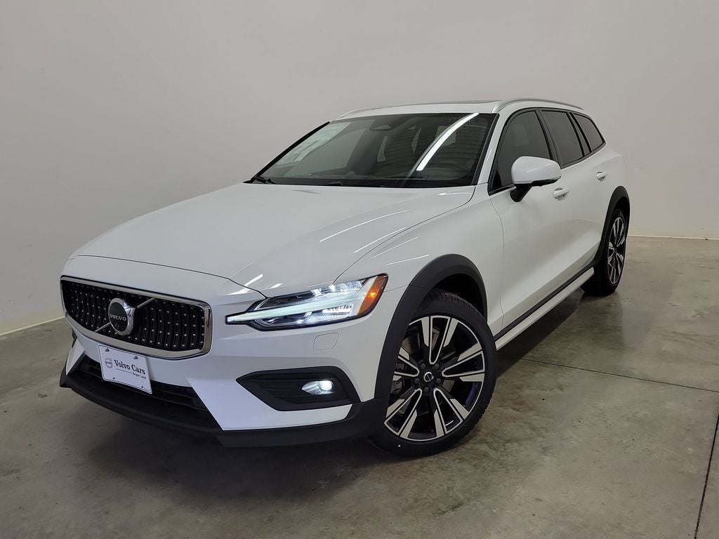 2026 Volvo V60 Cross Country B5 Ultra
