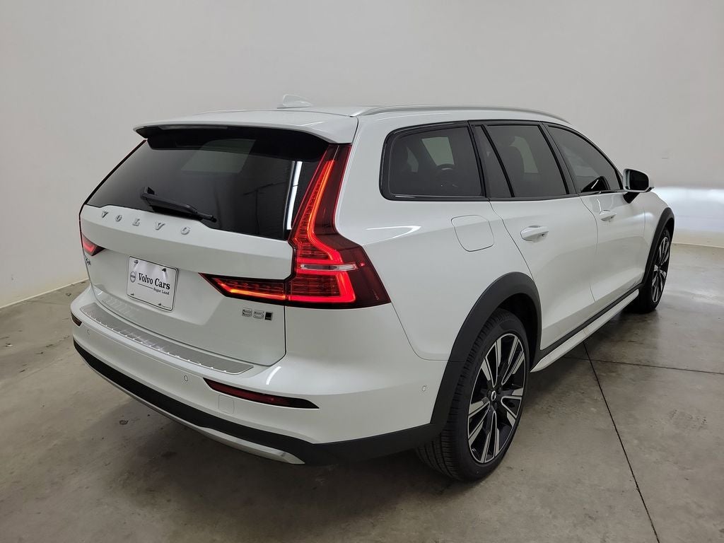 2026 Volvo V60 Cross Country B5 Ultra