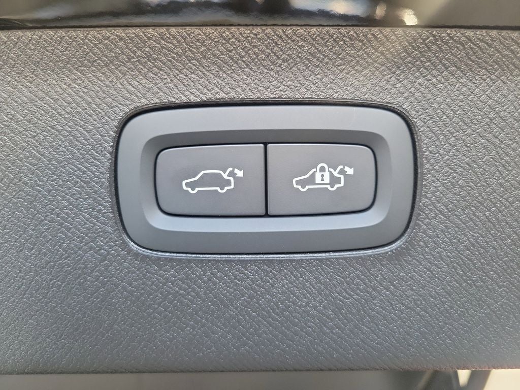 2026 Volvo XC90 B5 Plus