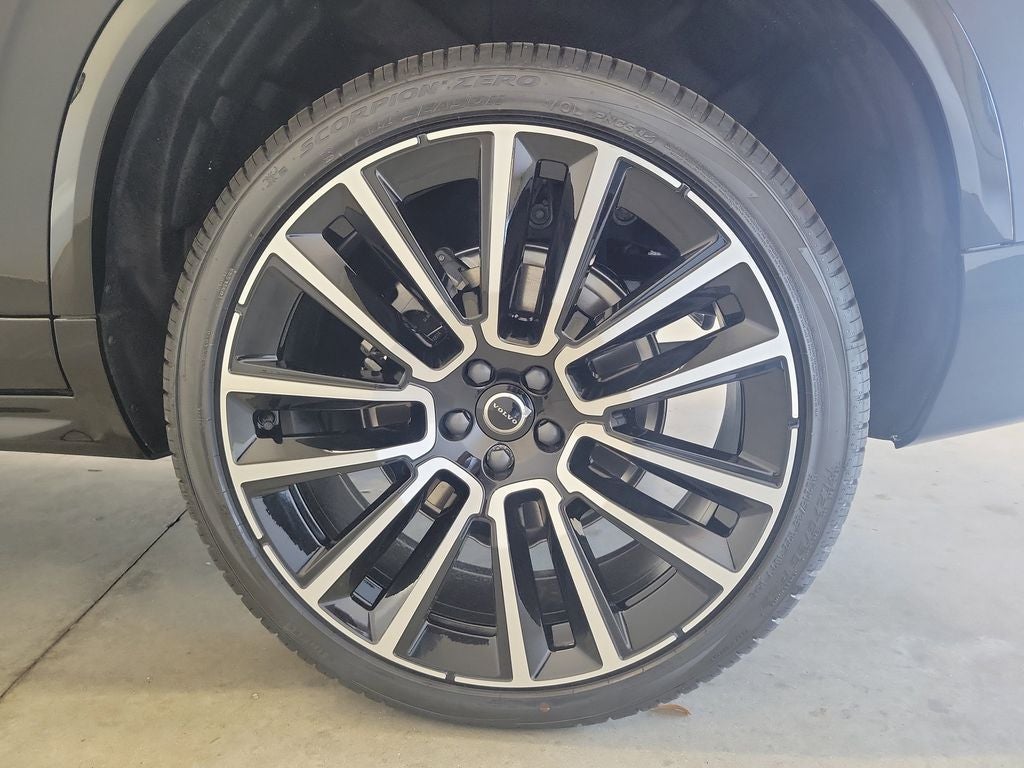 2026 Volvo XC90 B5 Plus