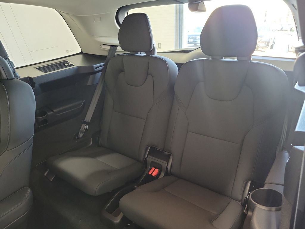 2026 Volvo XC90 B5 Plus