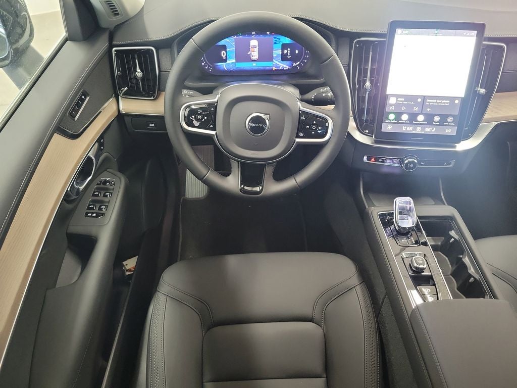 2026 Volvo XC90 B5 Plus
