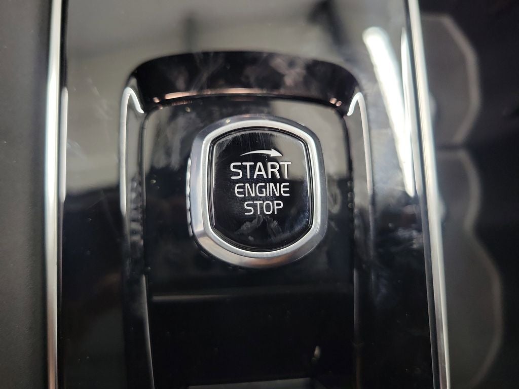 2026 Volvo XC90 B5 Plus