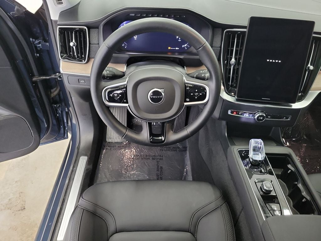 2025 Volvo XC90 B5 Plus 2025.5