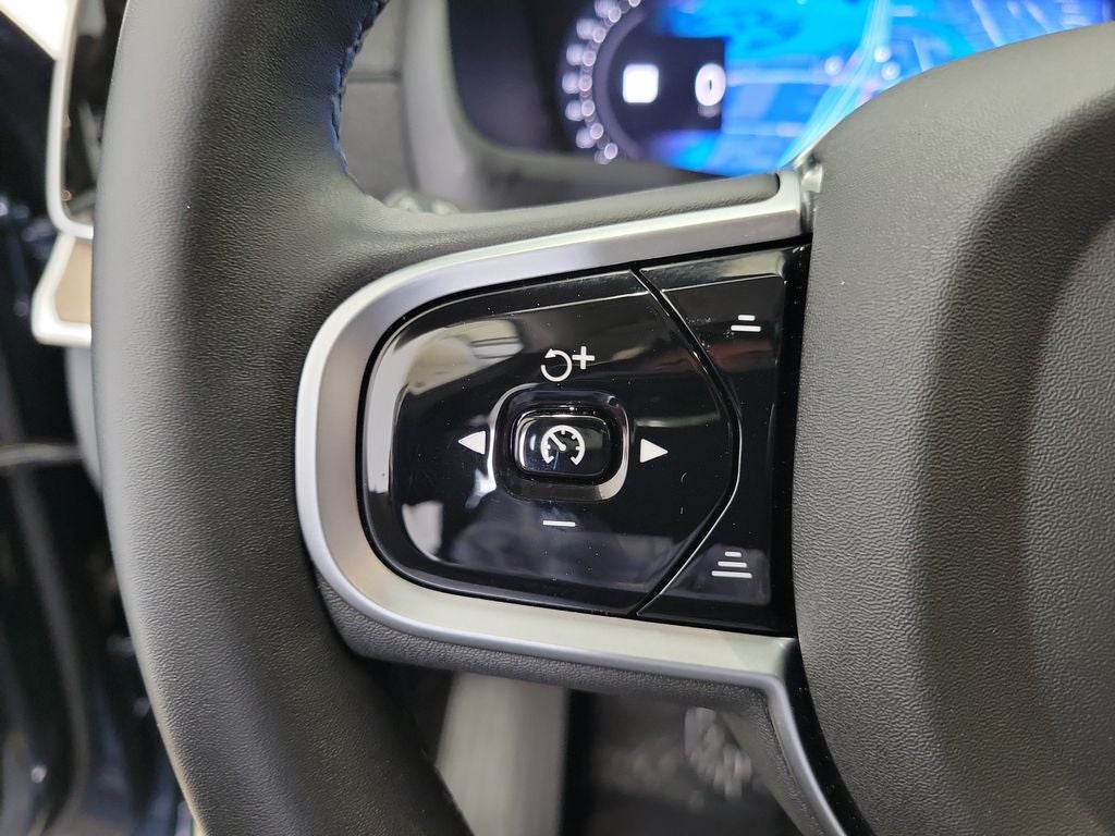 2025 Volvo XC90 B5 Plus 2025.5