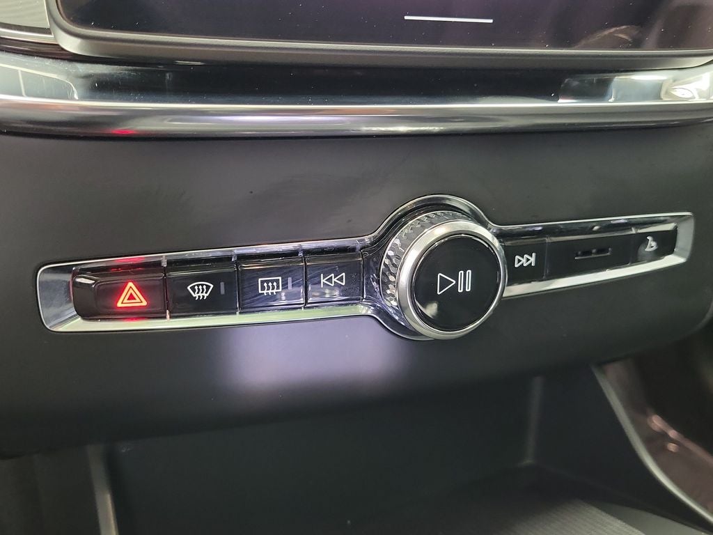 2025 Volvo XC90 B5 Plus 2025.5