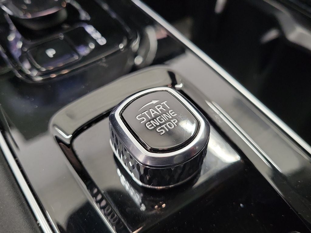 2025 Volvo XC90 B5 Plus 2025.5