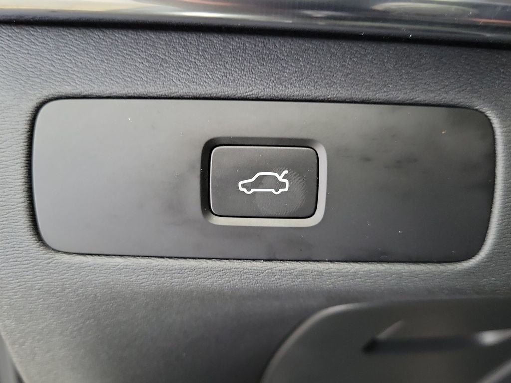 2025 Volvo XC90 B5 Plus 2025.5