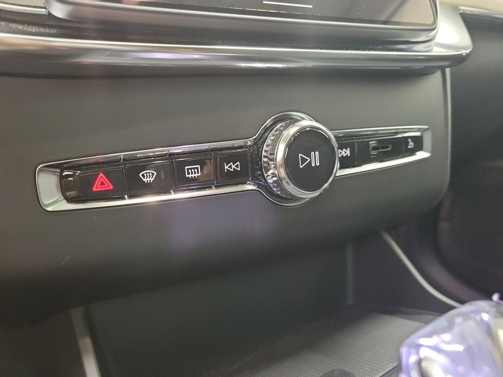 2026 Volvo XC90 B5 Core